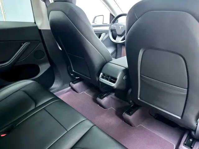 Tesla Model Y — Фото автомобиля 11