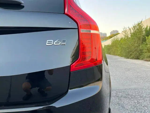 Volvo XC90 — Фото автомобиля 12