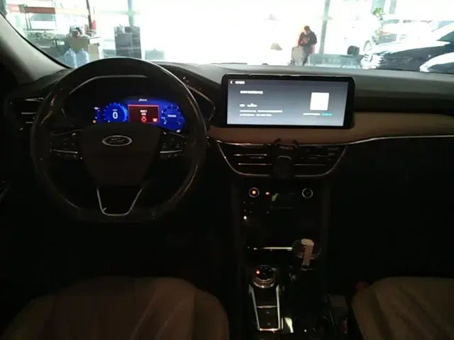 Ford Escape — Фото автомобиля 9