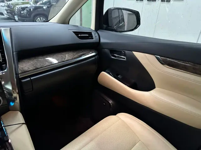 Toyota Vellfire — Фото автомобиля 16