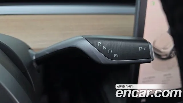 Tesla Model Y — Фото автомобиля 12