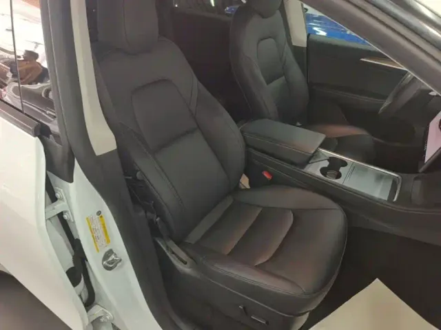 Tesla Model Y — Фото автомобиля 24