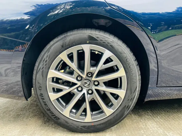 Lexus ES — Фото автомобиля 24