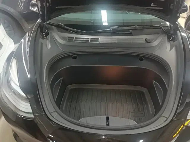 Tesla Model 3 — Фото автомобиля 19