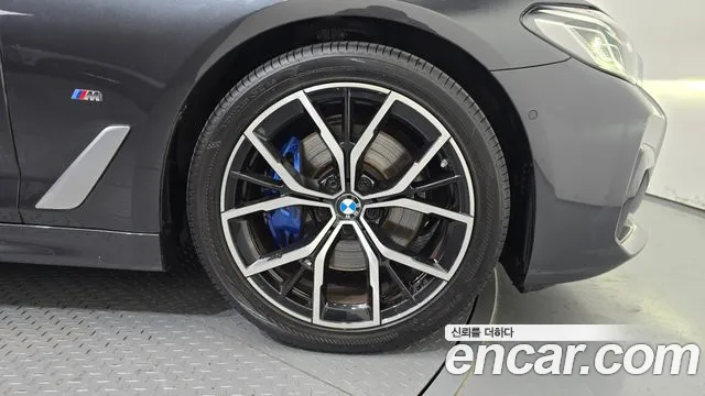 BMW 5-Series — Фото автомобиля 19