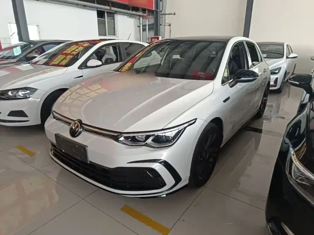 Фотография автомобиля — Volkswagen Golf