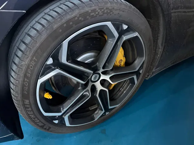 Xiaomi SU7 — Фото автомобиля 8