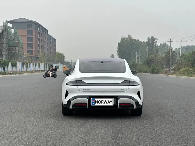 Xiaomi SU7 — Фото автомобиля 22