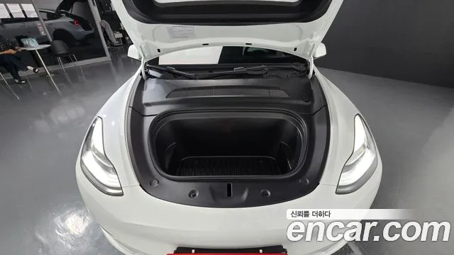Tesla Model Y — Фото автомобиля 9