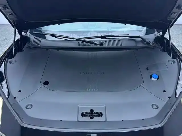 Lynk & Co Z10 — Фото автомобиля 15