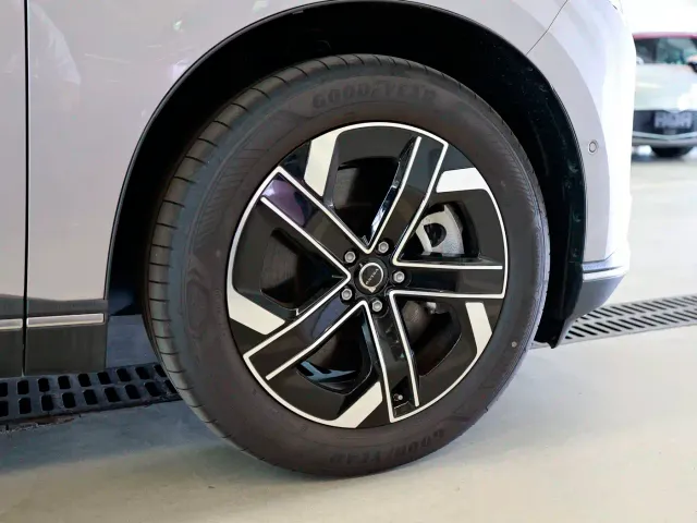 Volvo XC70 Plug-in Hybrid — Фото автомобиля 8
