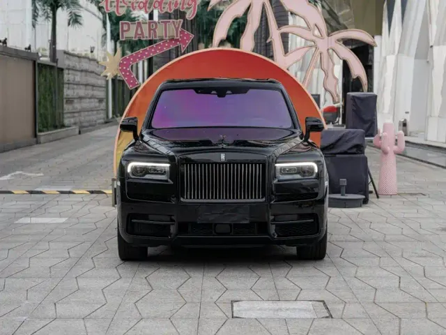 Rolls-Royce Cullinan — Фото автомобиля 2