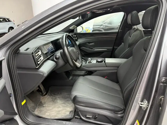 BYD Qin L — Фото автомобиля 16