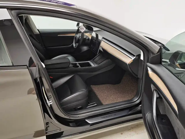 Tesla Model 3 — Фото автомобиля 11