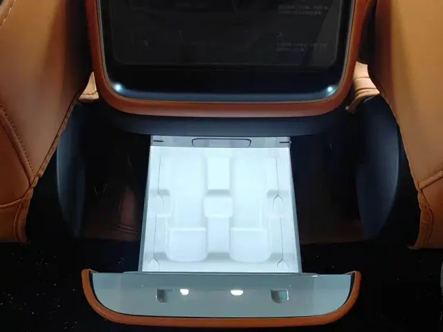 Xiaomi YU7 — Фото автомобиля 12