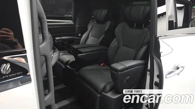 Toyota Alphard — Фото автомобиля 8