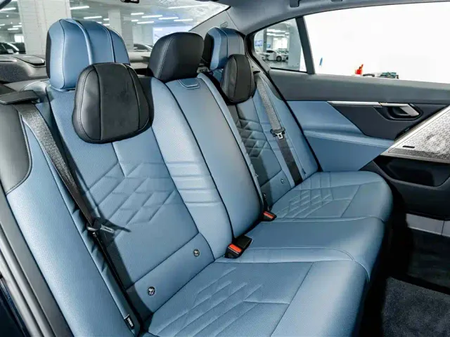 BMW 5 Series — Фото автомобиля 24