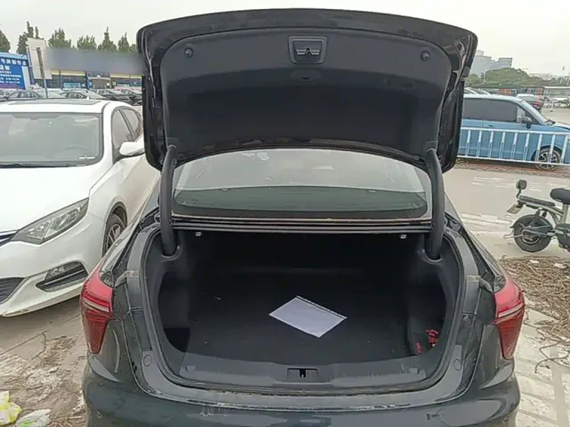 Hongqi H5 PHEV — Фото автомобиля 18