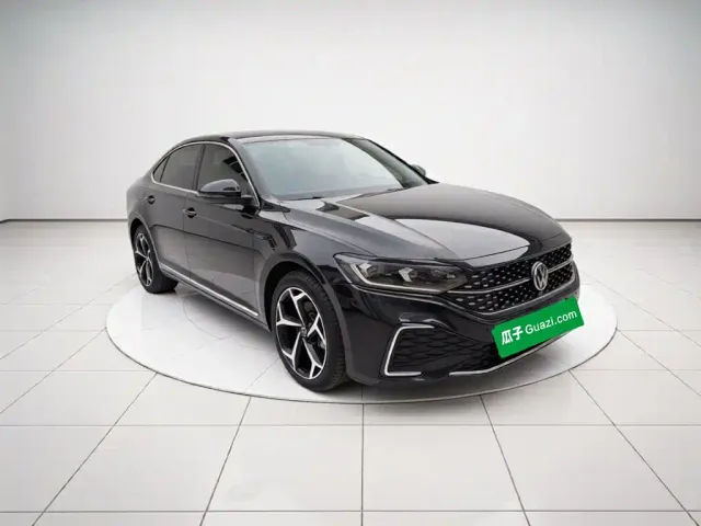Volkswagen Passat — Фото автомобиля 3