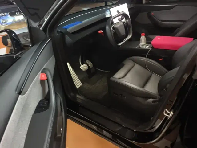 Tesla Model Y — Фото автомобиля 17