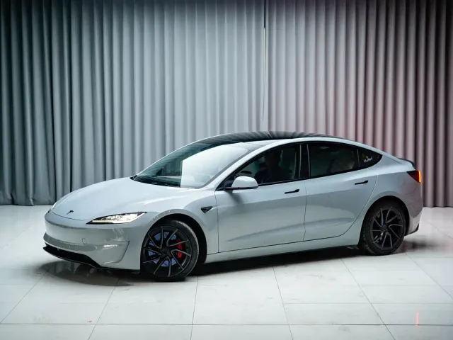 Фотография автомобиля — Tesla Model 3
