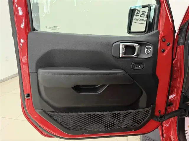 Jeep Wrangler — Фото автомобиля 12