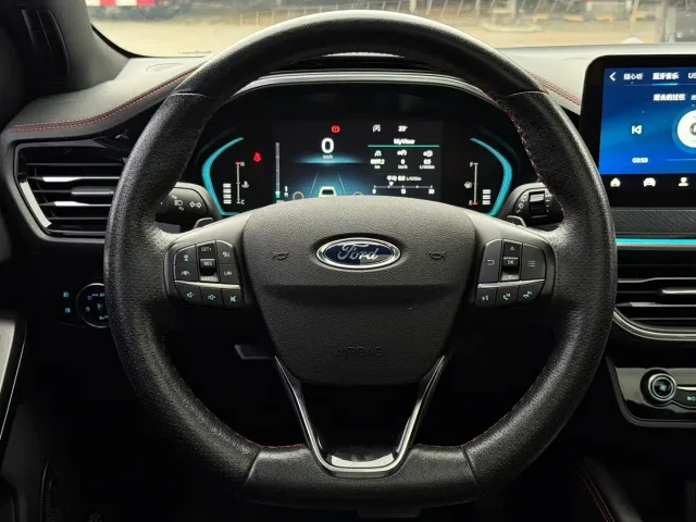 Ford Focus — Фото автомобиля 5