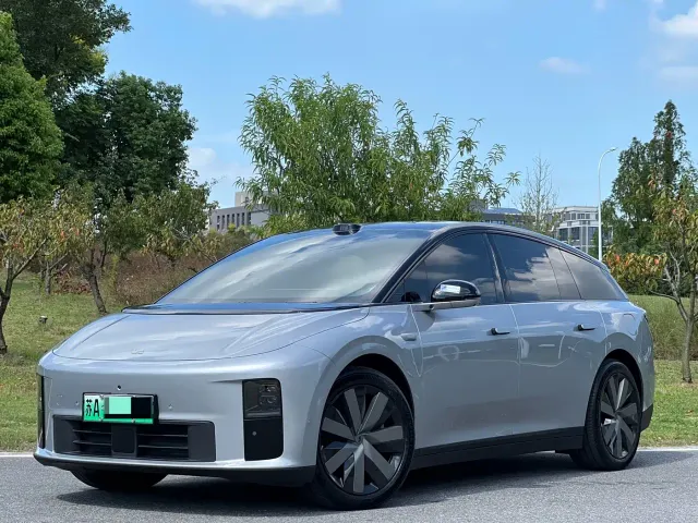 Фотография автомобиля — Li Auto i6