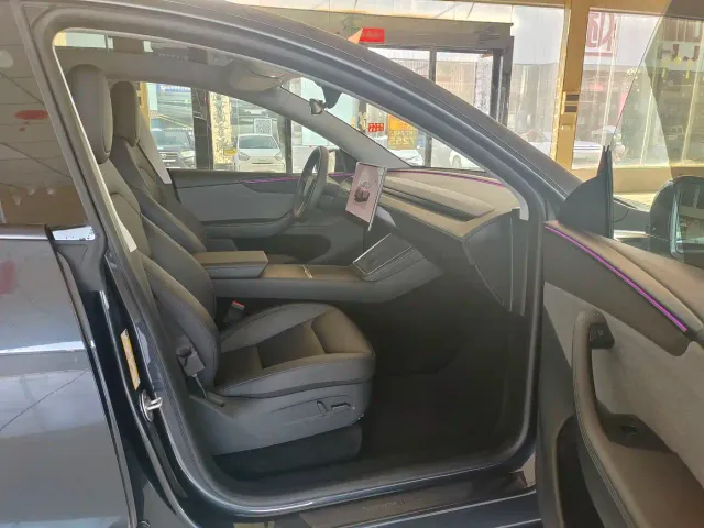 Tesla Model Y — Фото автомобиля 24