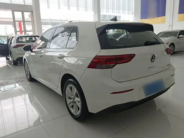Volkswagen Golf — Фото автомобиля 4