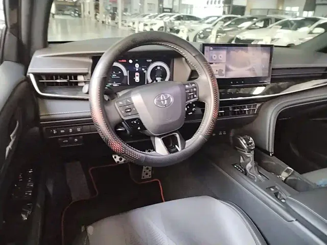 Toyota Camry — Фото автомобиля 10