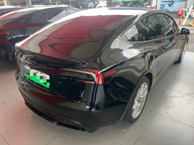 Tesla Model 3 — Фото автомобиля 7