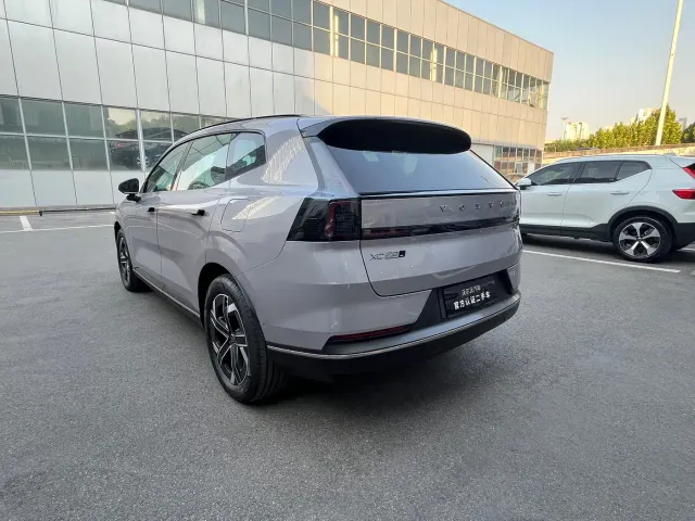 Volvo XC70 Plug-in Hybrid — Фото автомобиля 3