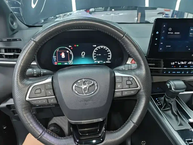 Toyota Granvia — Фото автомобиля 10