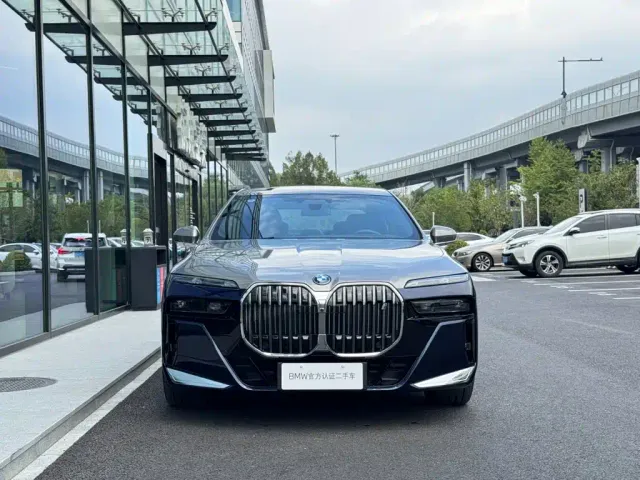 BMW i7 — Фото автомобиля 2