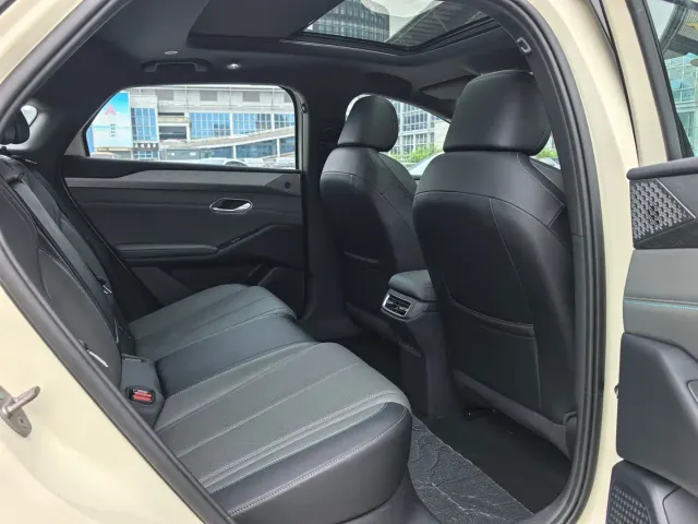 BYD Qin L — Фото автомобиля 8