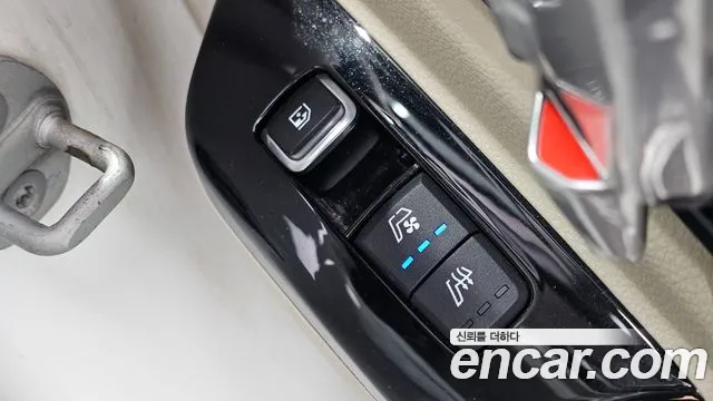 Kia Carnival Generation 4 — Фото автомобиля 22
