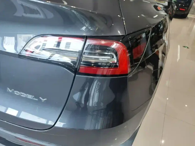 Tesla Model Y — Фото автомобиля 7