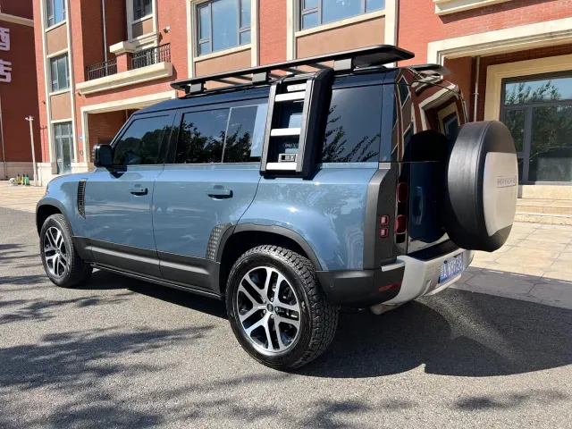 Land Rover Defender — Фото автомобиля 8