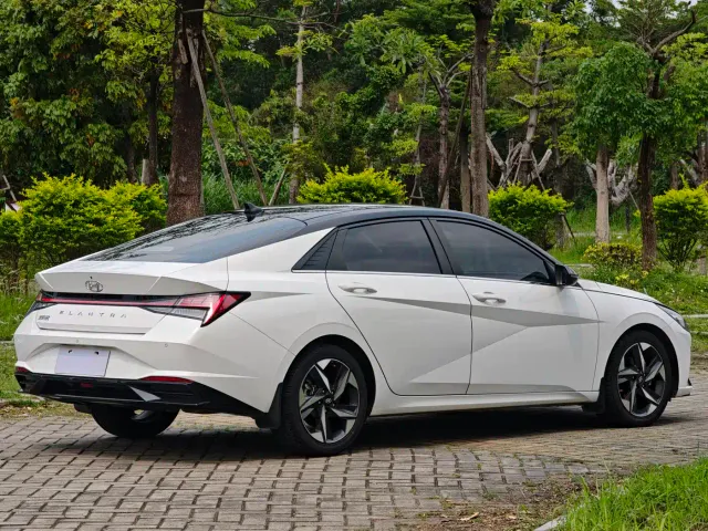 Hyundai Elantra — Фото автомобиля 19