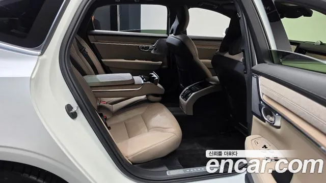 Volvo S90 — Фото автомобиля 17