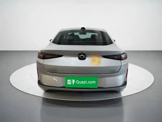 Changan Qiyuan A05 — Фото автомобиля 5