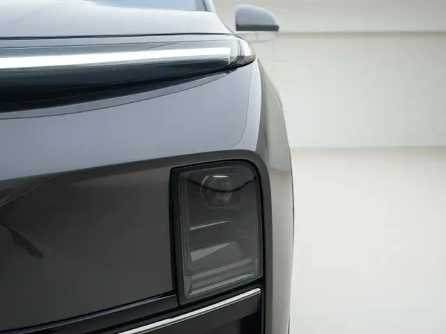Li Auto L8 — Фото автомобиля 14