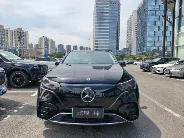 Mercedes-Benz EQE SUV — Фото автомобиля 2