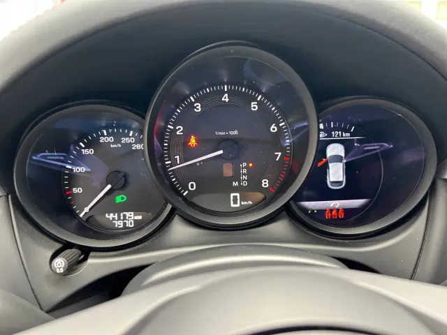 Porsche Macan — Фото автомобиля 16