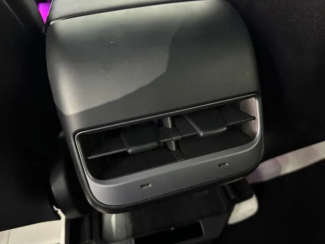 Tesla Model Y — Фото автомобиля 18