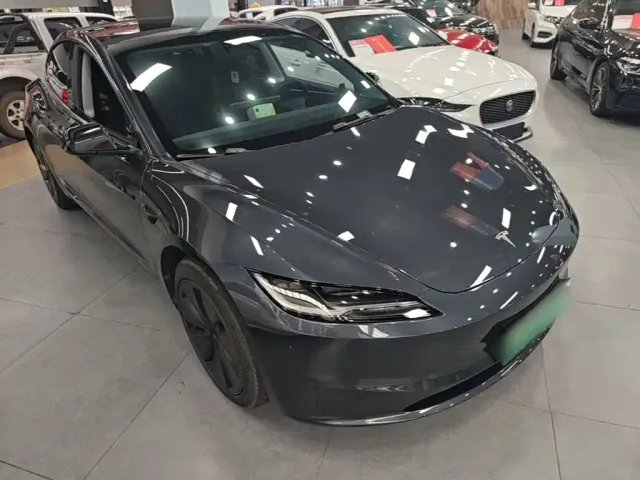 Tesla Model 3 — Фото автомобиля 3