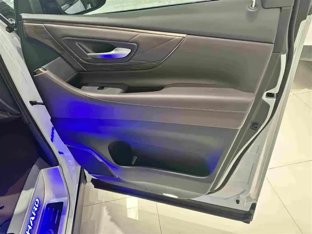 Toyota Alphard — Фото автомобиля 6