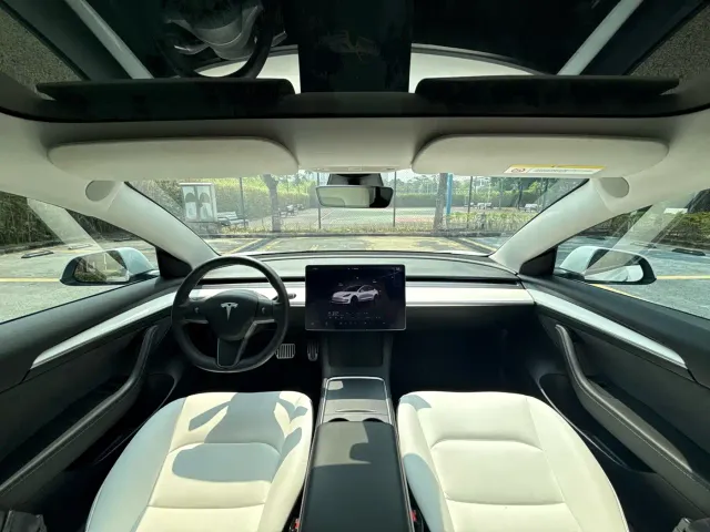 Tesla Model 3 — Фото автомобиля 7
