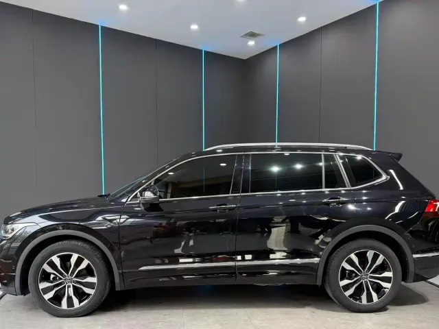 Volkswagen Tiguan L — Фото автомобиля 4